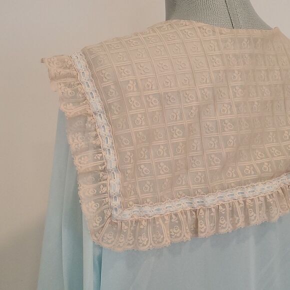 Slenders | Lace House Robe - Picture 7 of 9